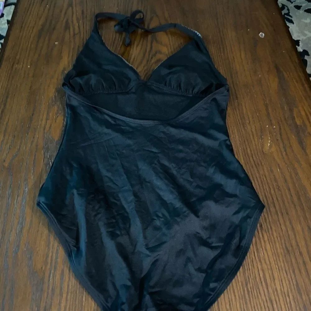 Woman’s old navy v neck halter one piece swimsuit - Picture 5 of 5